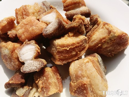 Fried Pork Belly with Salt (Moo Sam Chan Tod Kluea) : หมูสามชั้นทอดเกลือ