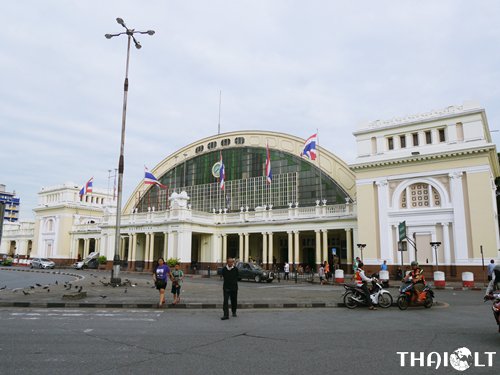 How to get from Bangkok Suvarnabhumi Airport (BKK) to Hua Lamphong Train Station