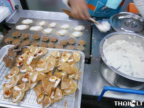 Thai Crispy Pancake (Khanom Buang)  