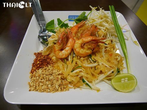 Pad Thai - Thai-Style Stir-Fried Noodles : ผัดไทย