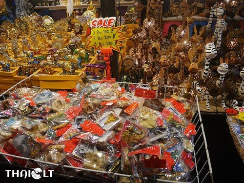 Pratunam Market – Day & Night Shopping in Bangkok