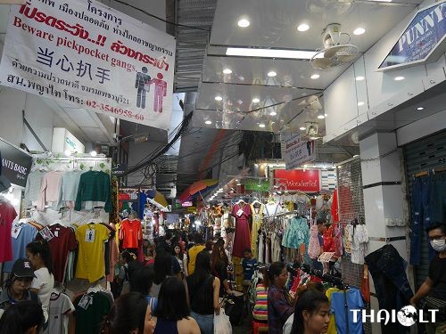 Pratunam Market – Day & Night Shopping in Bangkok