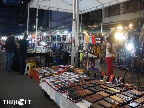 Pratunam Night Market – Shopping in Bangkok at Night