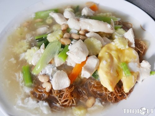 Thai Style Noodles in Gravy (Rad Na Sen-Mhee)