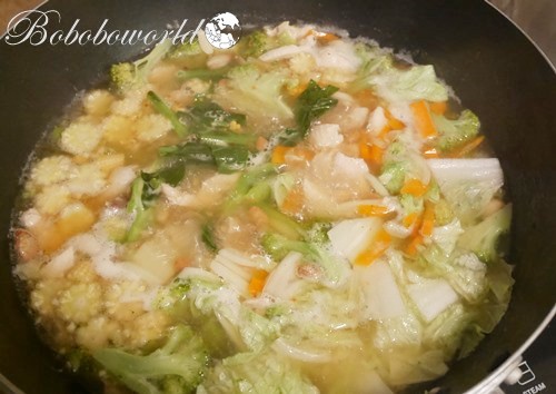 Rad Na Noodles - Sen-Yai Noodles in Thai Gravy Sauce