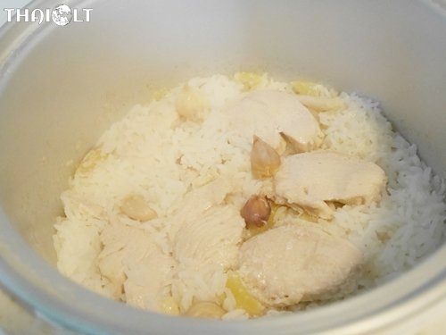 Easy Chicken Rice in Rice Cooker