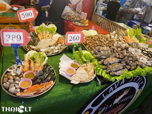What to eat at Talad Rot Fai Ratchada (Train Market Ratchada)