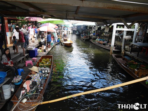 Taling Chan Floating Market 