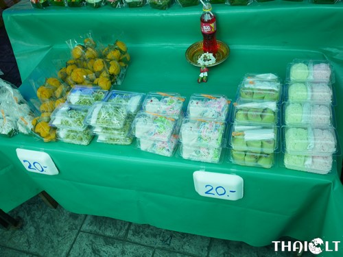 Various Thai homemade sweets 