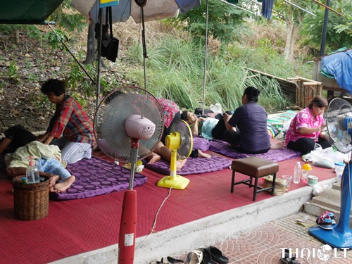 Thai massage at Taling Chan Floating Market 