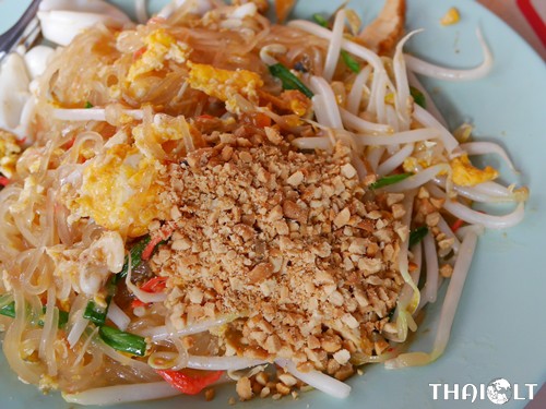 Pad Thai (Thai-Style Stir-Fried Noodles) 