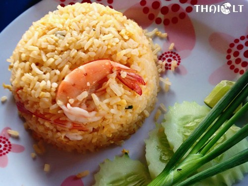 Khao Pad (Thai-Style Fried Rice) 