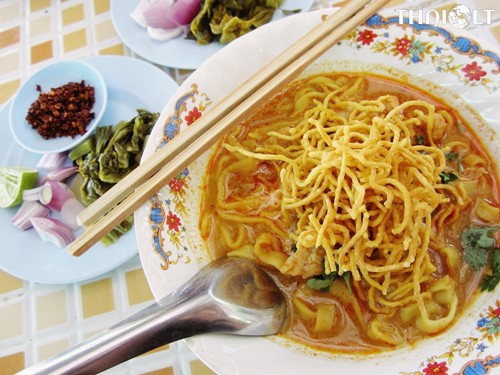 Khao-soy (Northern Thai Curry Noodles) 