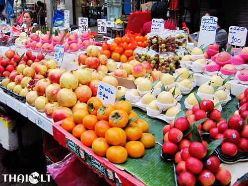 Check out the list of the most popular fruits that you should try in Thailand. 